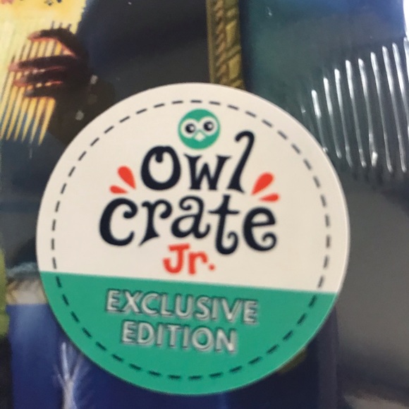 Owlcrate exclusive “A comb of wishes” by Lisa Stringfellow - Picture 3 of 7